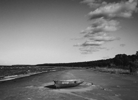 Ten, kur grįžta tik vėjas / Where only the wind returns